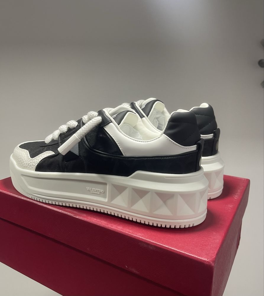 Valentino Garavani One Stud Black White