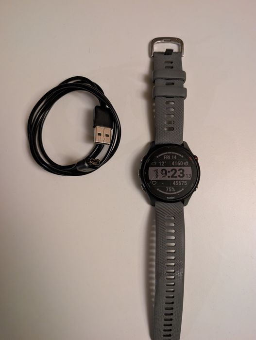 Часовник Garmin Forerunner 255
