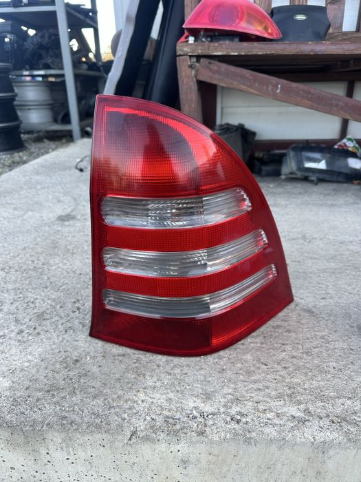 Стоп десен за Мерцедес W203 С classe комби!