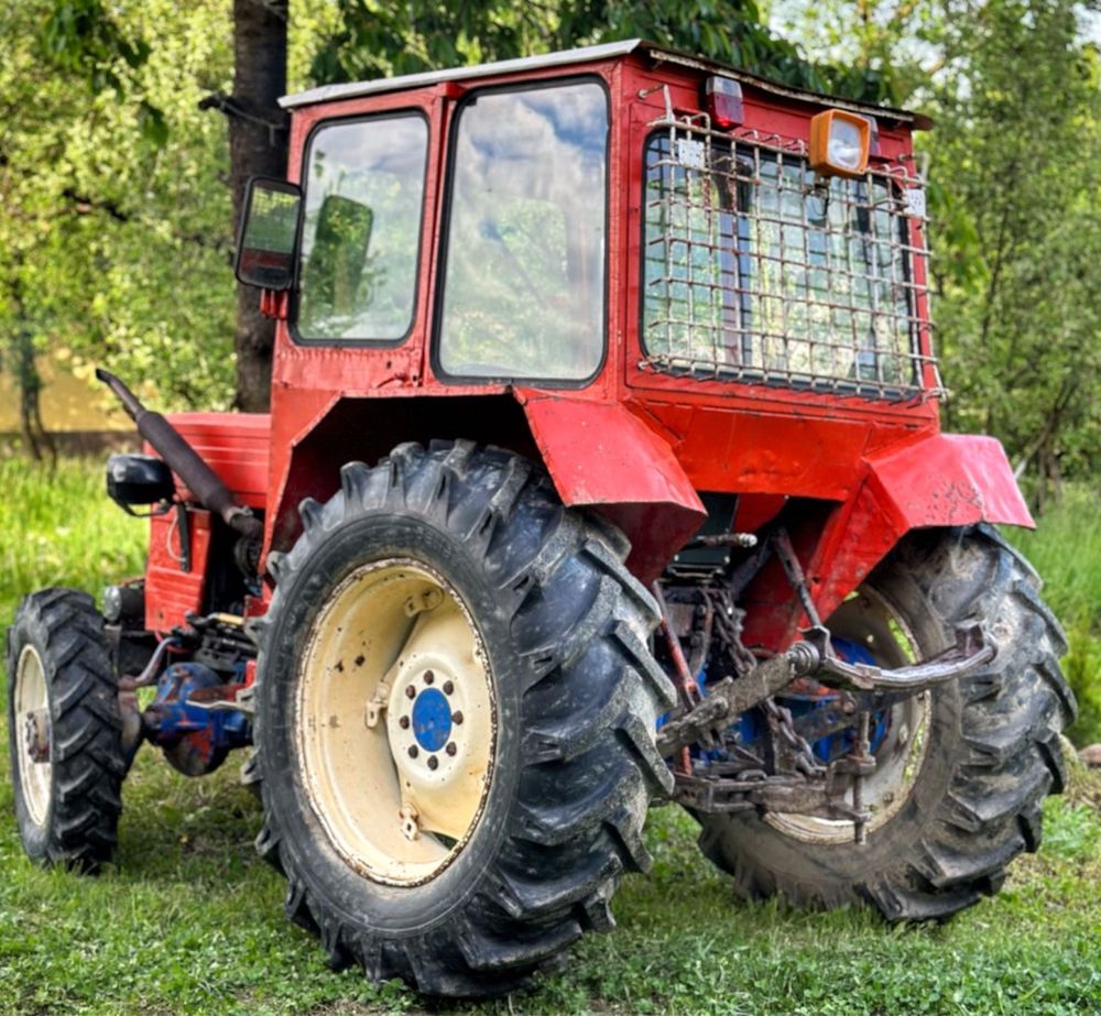 Tractor U 445.