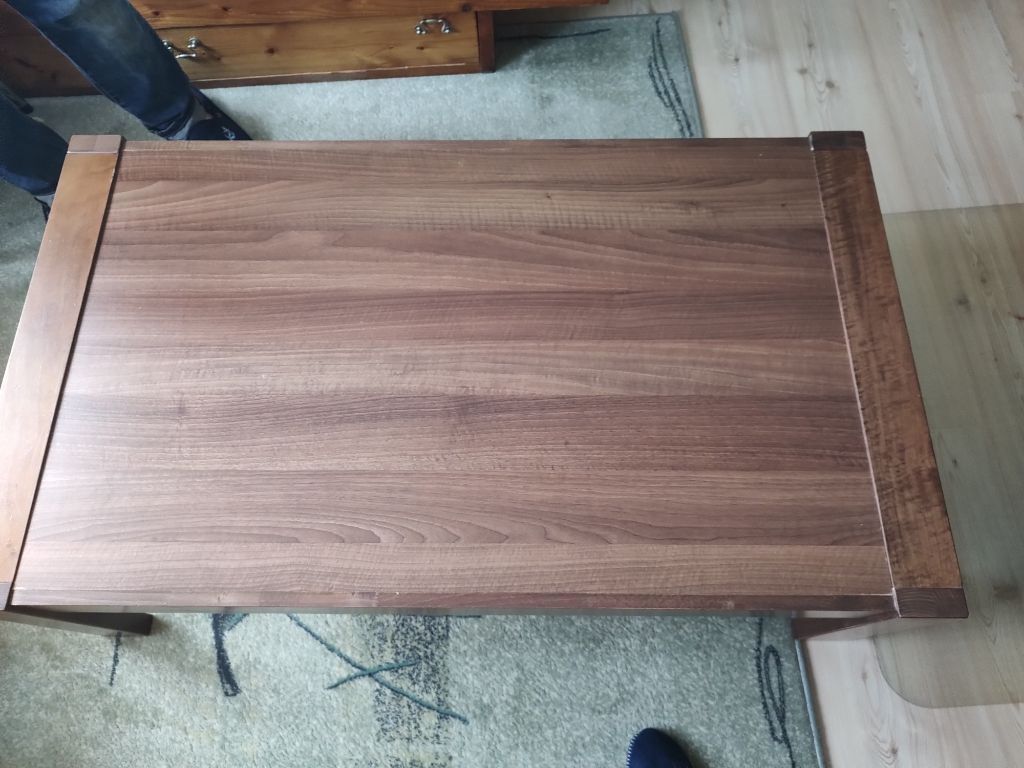 Продавам холна маса за кафе с размери 120 х 70 см., височина 37 см.