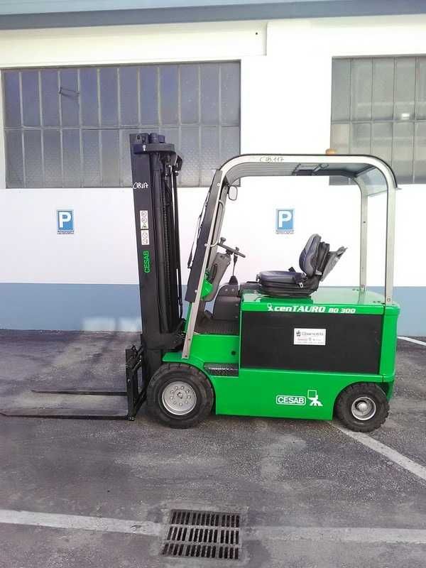 Inchiriez stivuitor diesel / electric de la 1.5T pana la 27T