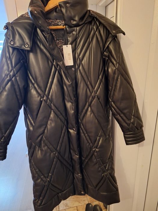 Чисто Ново яке Guess