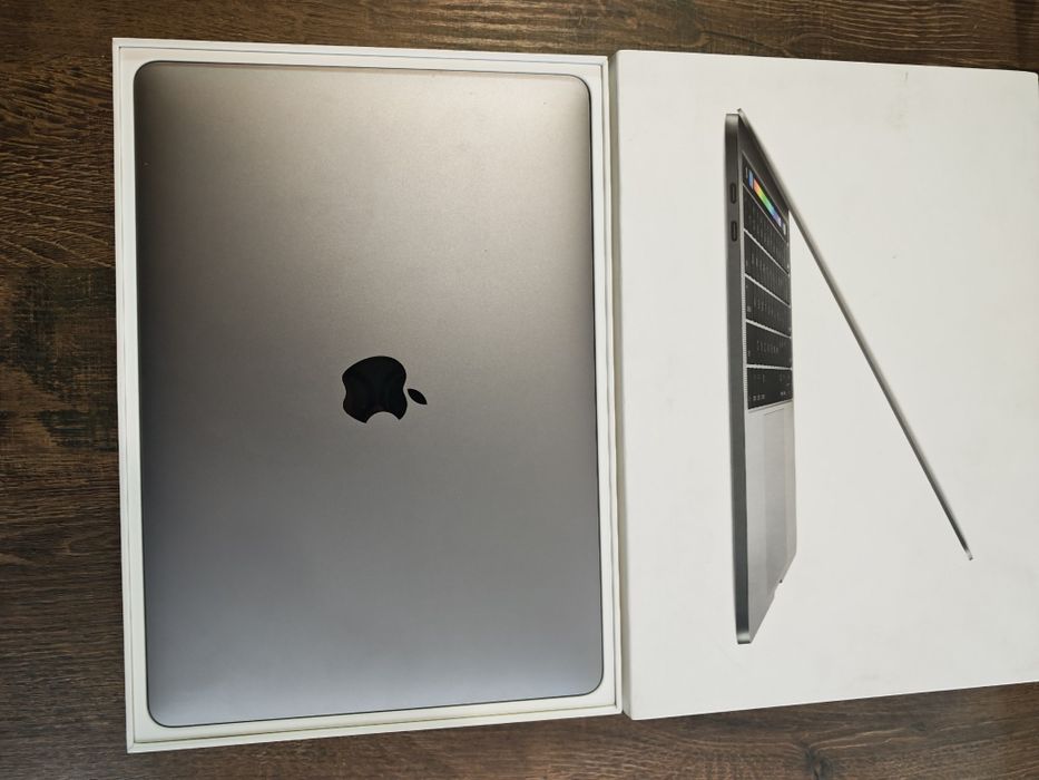 Macbook Pro 2017-13.3" Touchbar 16 GB RAM 512 GB