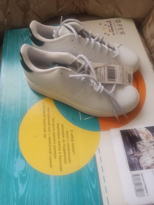 Кроссовки оригинал новые Adidas