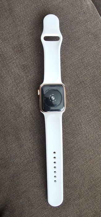 Apple Watch SE часовник