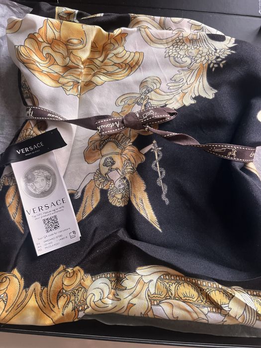 ЧИСТО НОВ! Луксозен копринен шал Versace Baroque Medusa