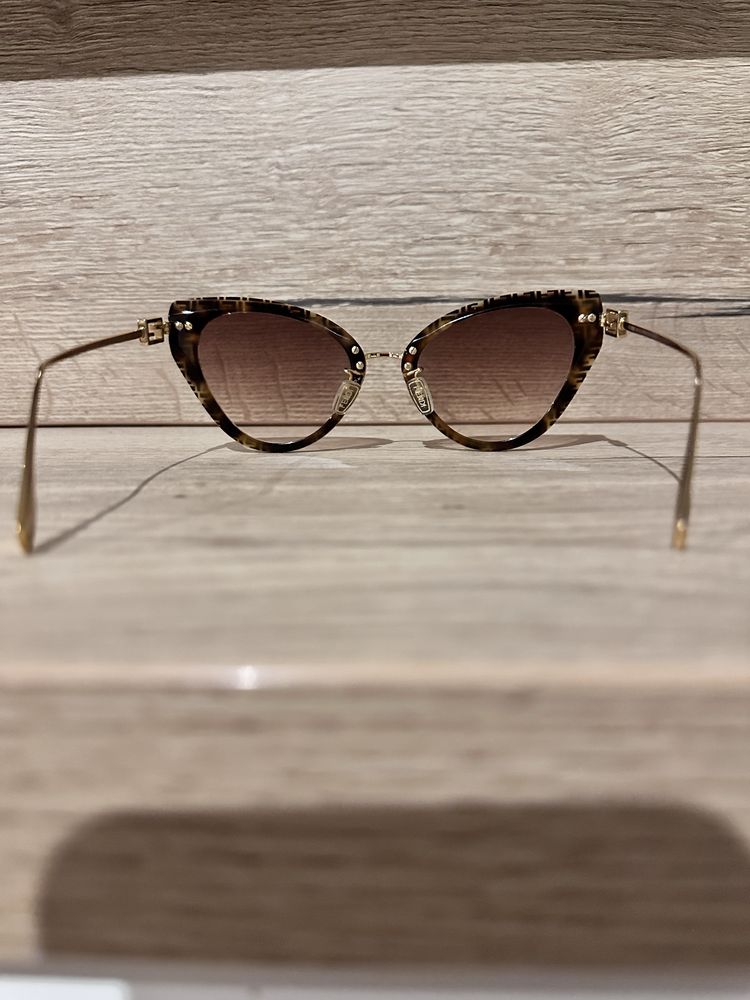 Слънчеви очила FENDI