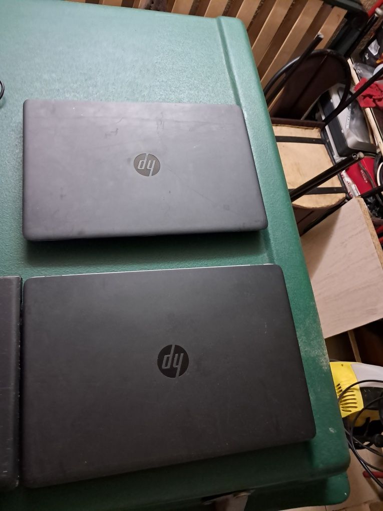 Лаптопи за части със зарядни са 2 те леново