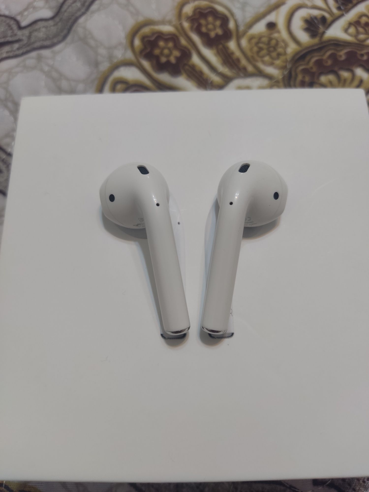 Наушники AirPods