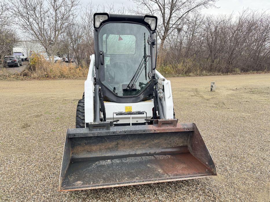 Incarcator frontal Bobcat S450. Ca nou , cu 700 ore impecabil .