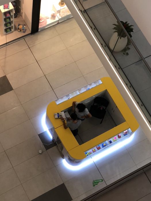 Vand mobilier modular cu led / stand tip insula centru comercial, mall