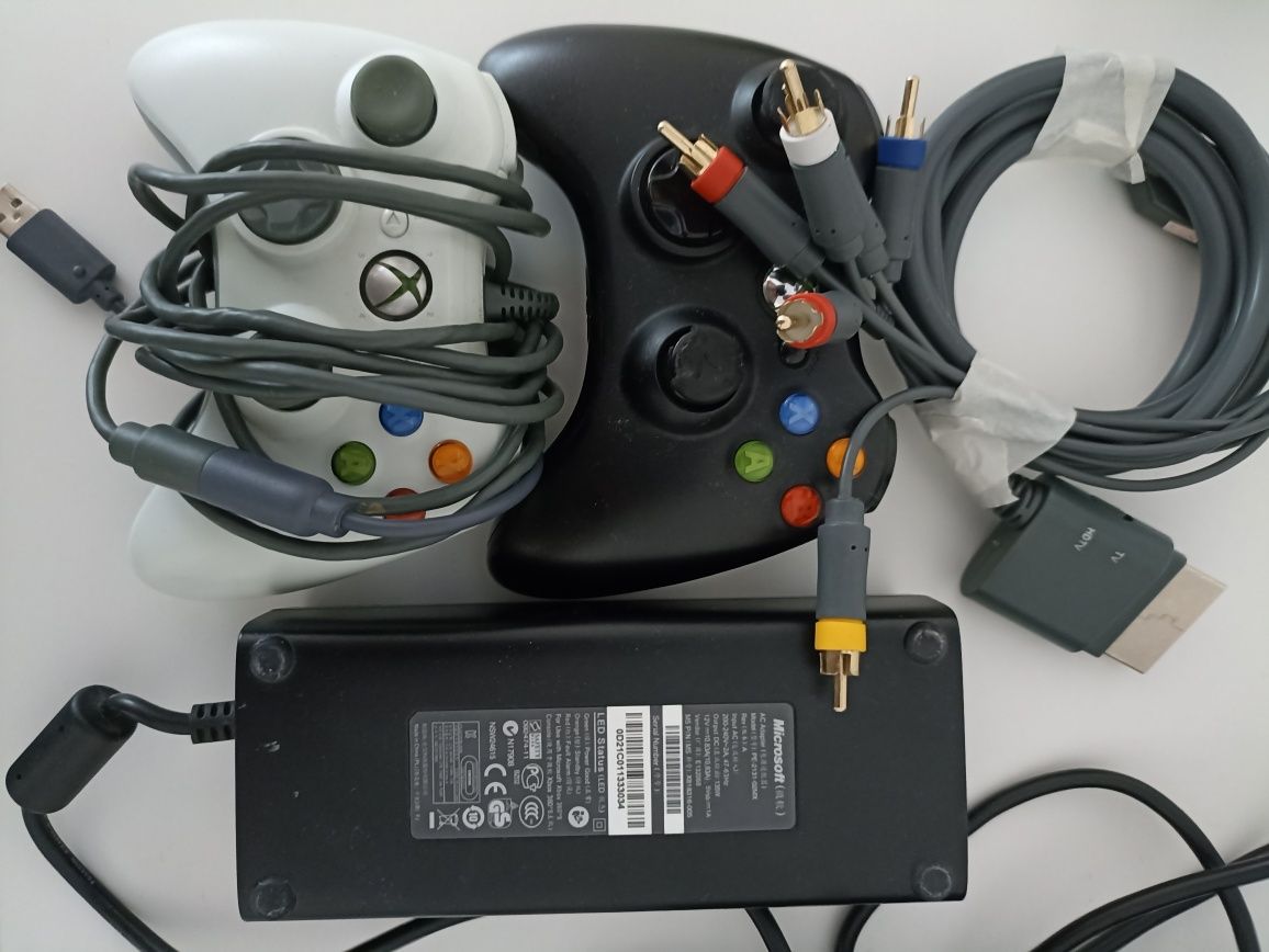 De vânzare Xbox 360 S