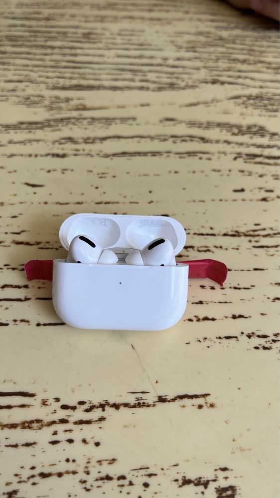 Продаю AirPods Pro