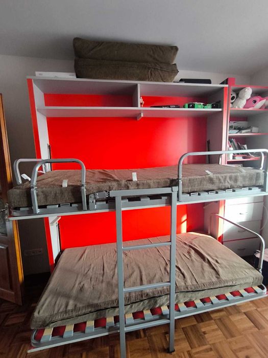двухъярусная кровать-трансформер с матрасами и с шкафом б/у