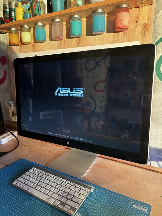 Монитор Apple cinema display