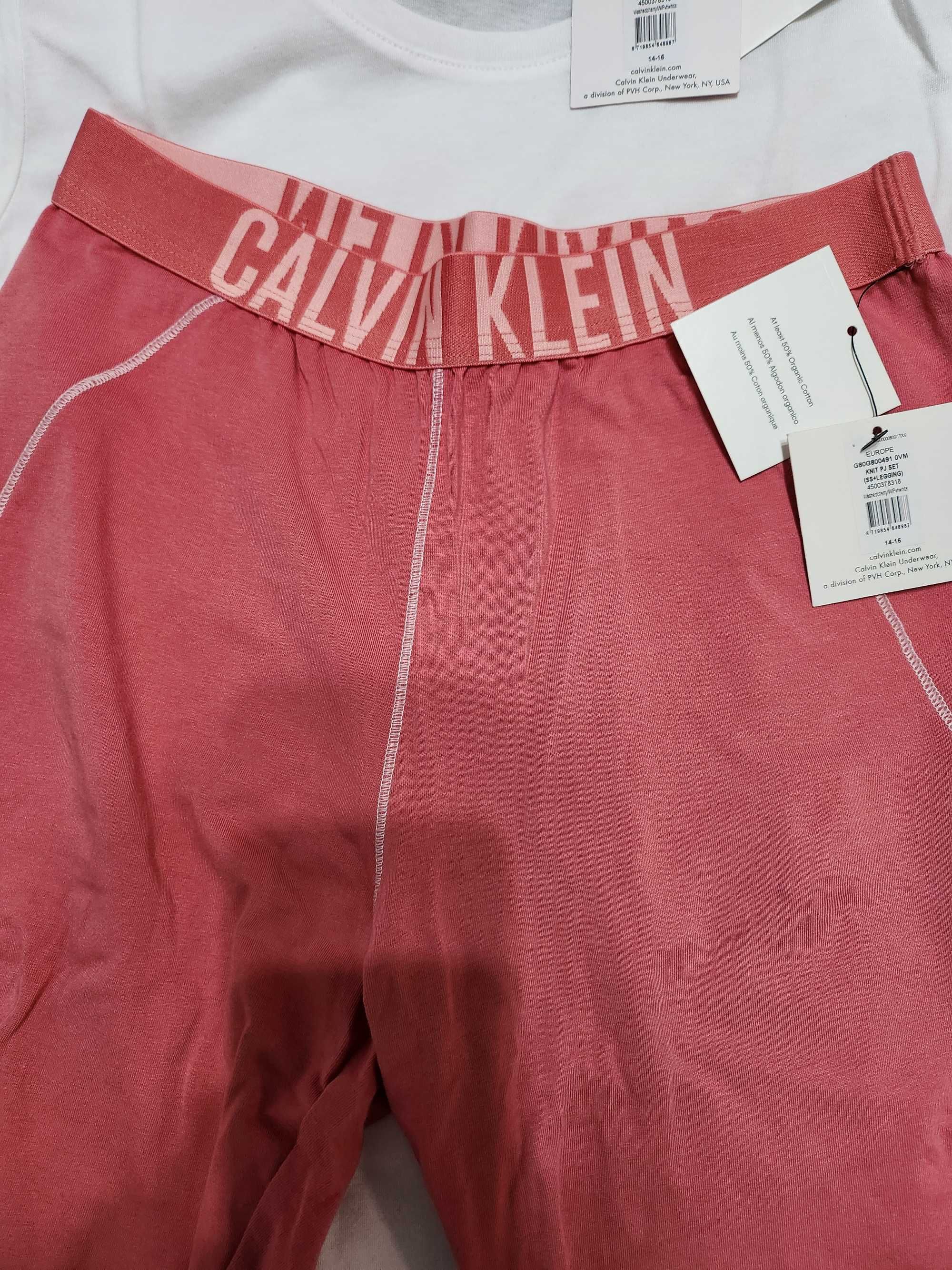 Спортен дамски екип на Calvin Klein