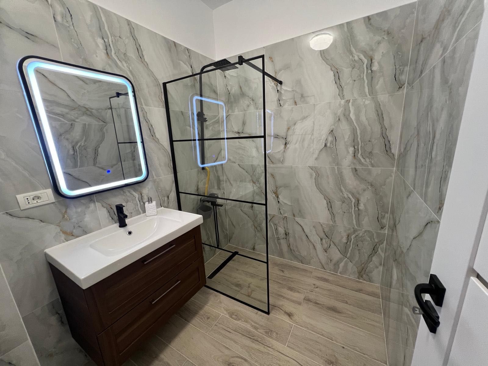 Închiriez apartament 2 camere