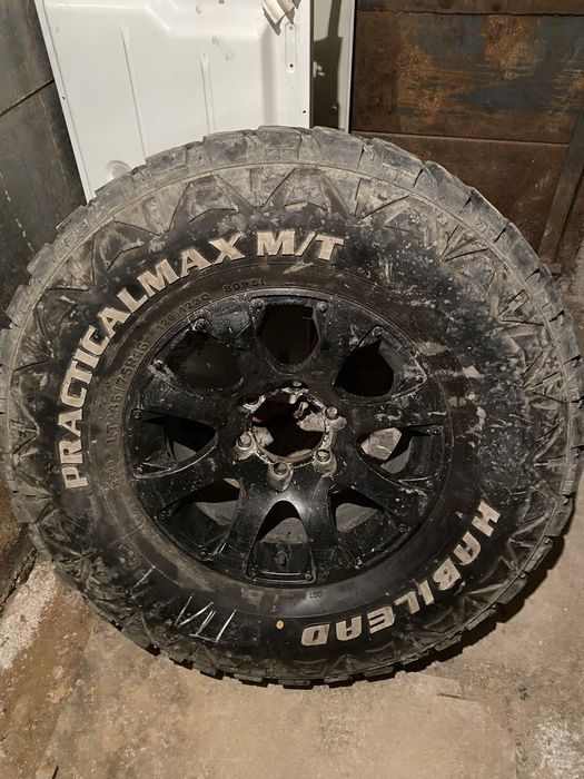 Продам шины внедорожника, R 16 285/75.