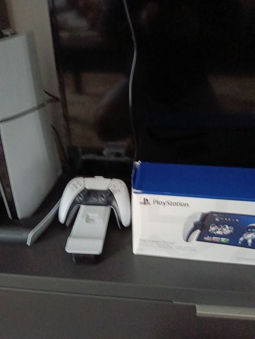 Vând PS 5 plus portalul