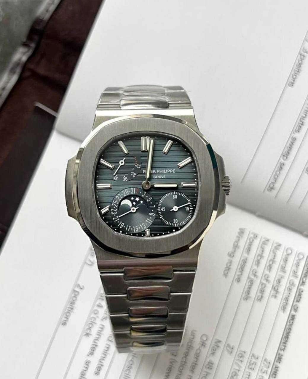 Patek Philippe Nautilus 37121A