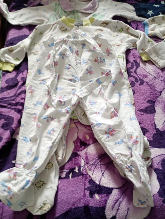 Vând set body 10bucati la 75 lei