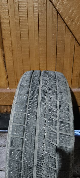 Продам шины зимние комплект 195/65/15