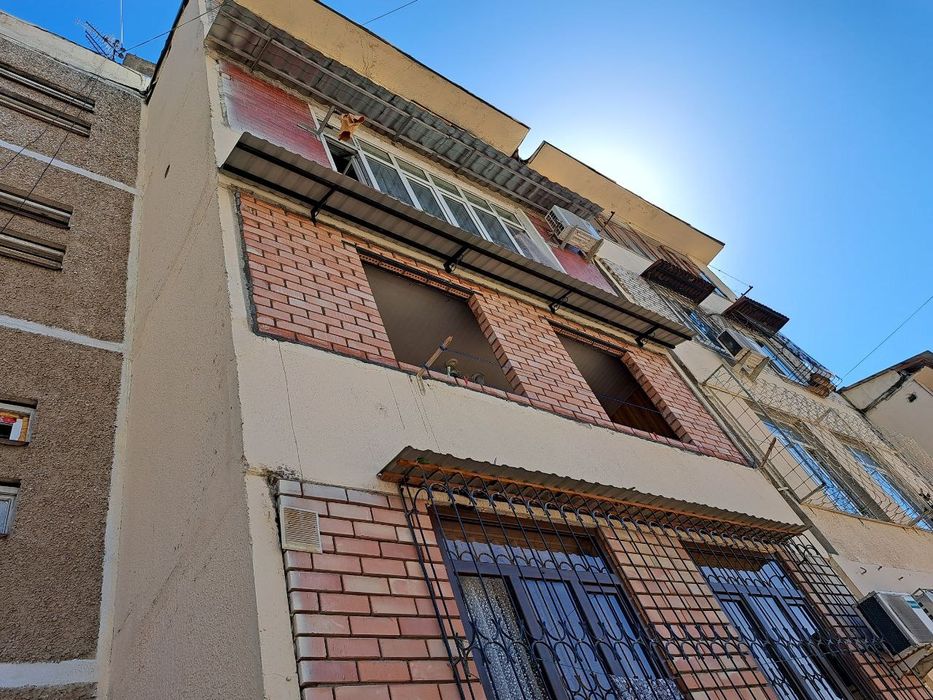 Установка над окнами навес козырьки