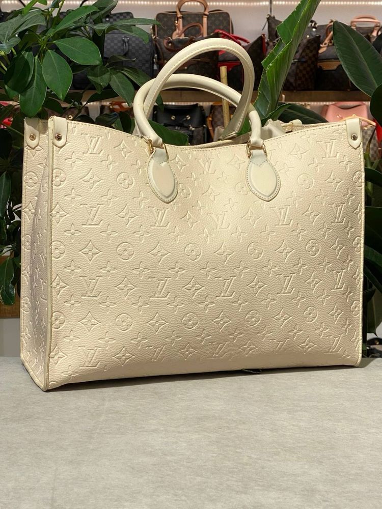 Geanta Louis Vuitton Noua !!! Dimensiuni 41/31 !!!