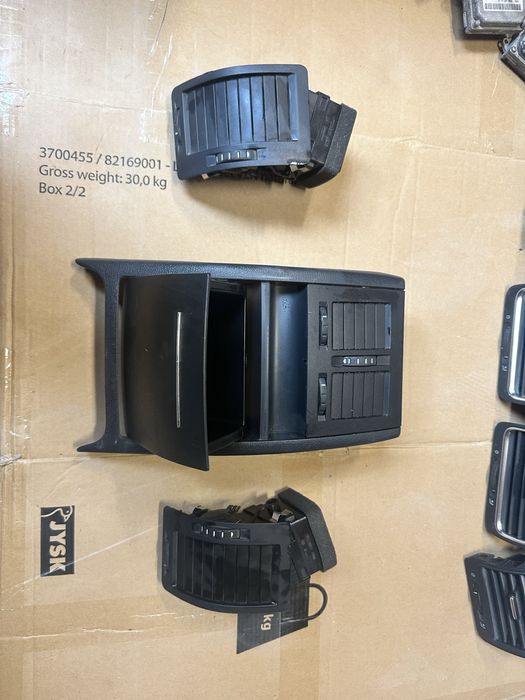 Grila bord stanga dreapta Audi A4 Golf 6 5 Passat B6 Octavia 2 Astra H