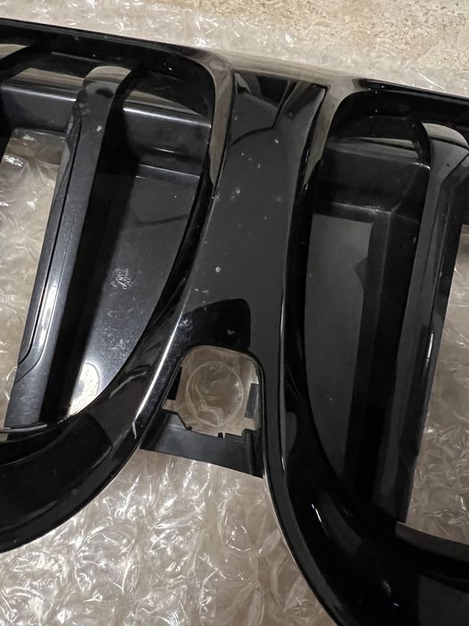 Grila negru lucios cu decupaj camera originala bmw seria 3 g20