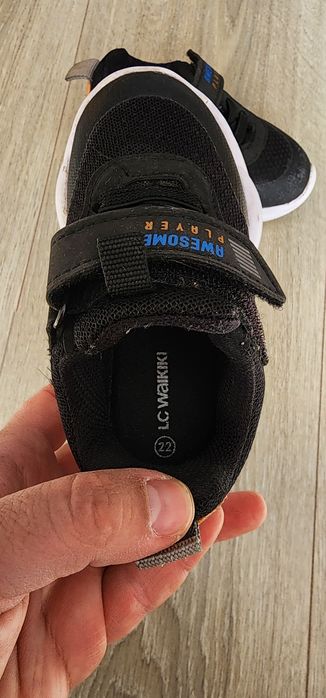 Продавам бебешки летни маратонки LC WAIKIKI