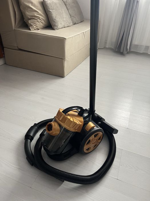 Aspirator fara sac Myria