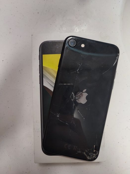 iPhone se 2020 на 128gb