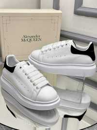 Adidasi Alexander Mcqueen
Calitatea Premium Piele
Full box 
Nr.45