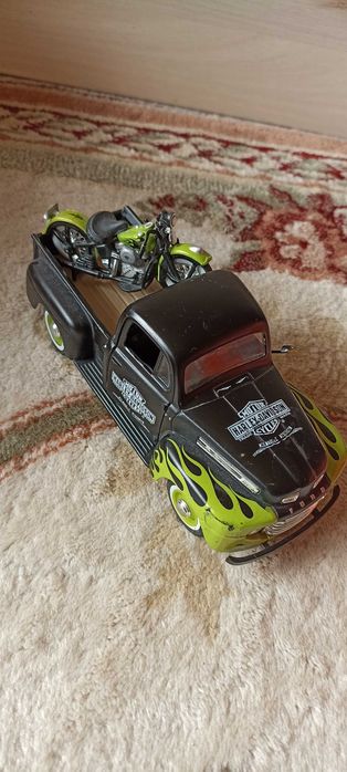 Камион и мотори Харли Дейвидсън