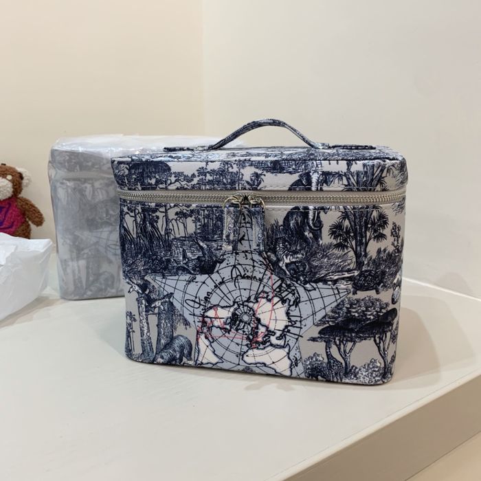 Травъл куфар Dior колекция Around the World нов запечатан със стикер