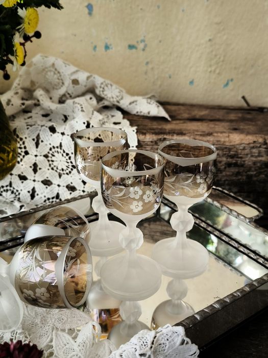 Комплекта шише с чаши