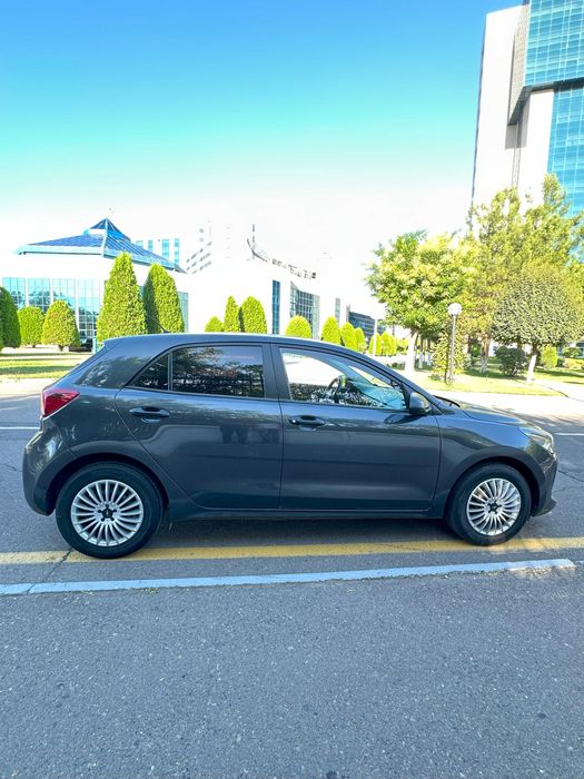 Продается Kia Rio 2018г (62 тыс пробег) Цвет Темно-Серый