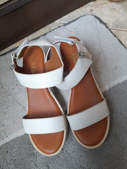 Vând sandale dama mărimea 38