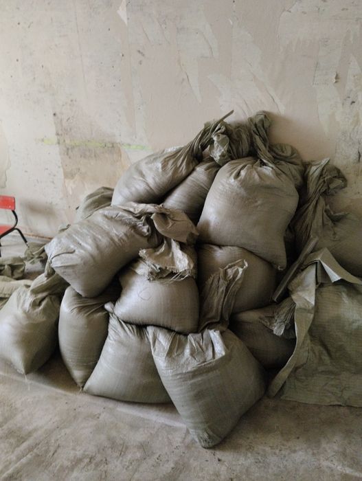 Продам тонну песка тридцать мешков