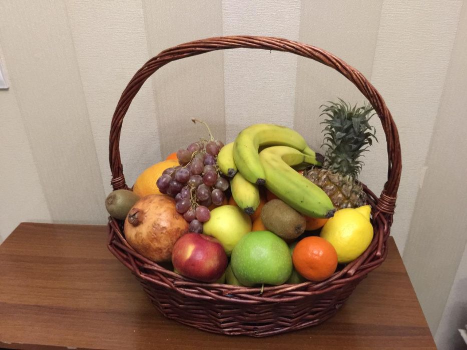 Подарочные корзины с фруктами на 8 марта