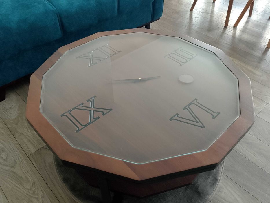 Холна маса с механизъм часовник