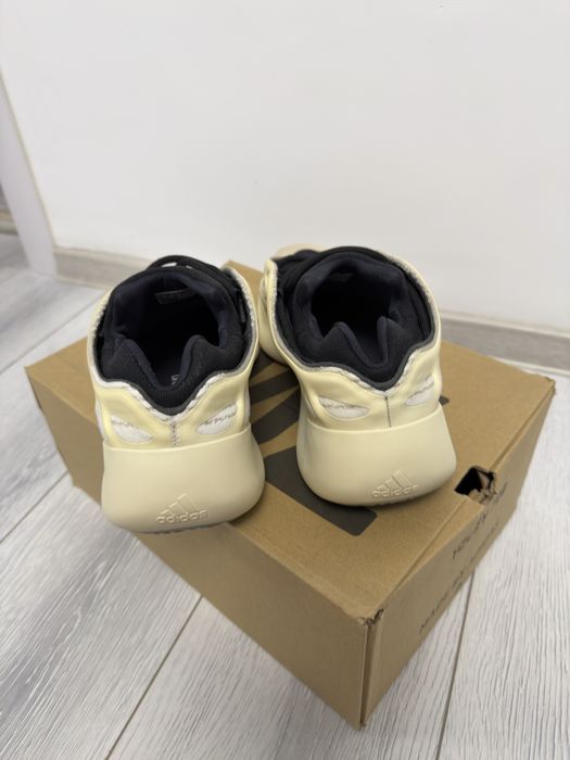 Yeezy 700 Azael Full Box