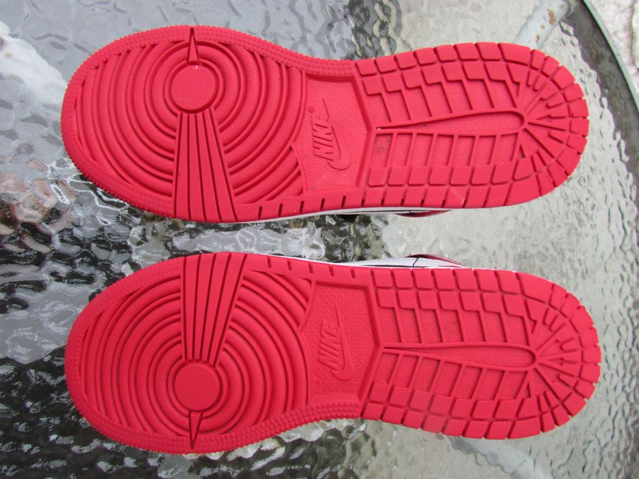 Юношески маратонки Nike Air Jordan 1 Mid