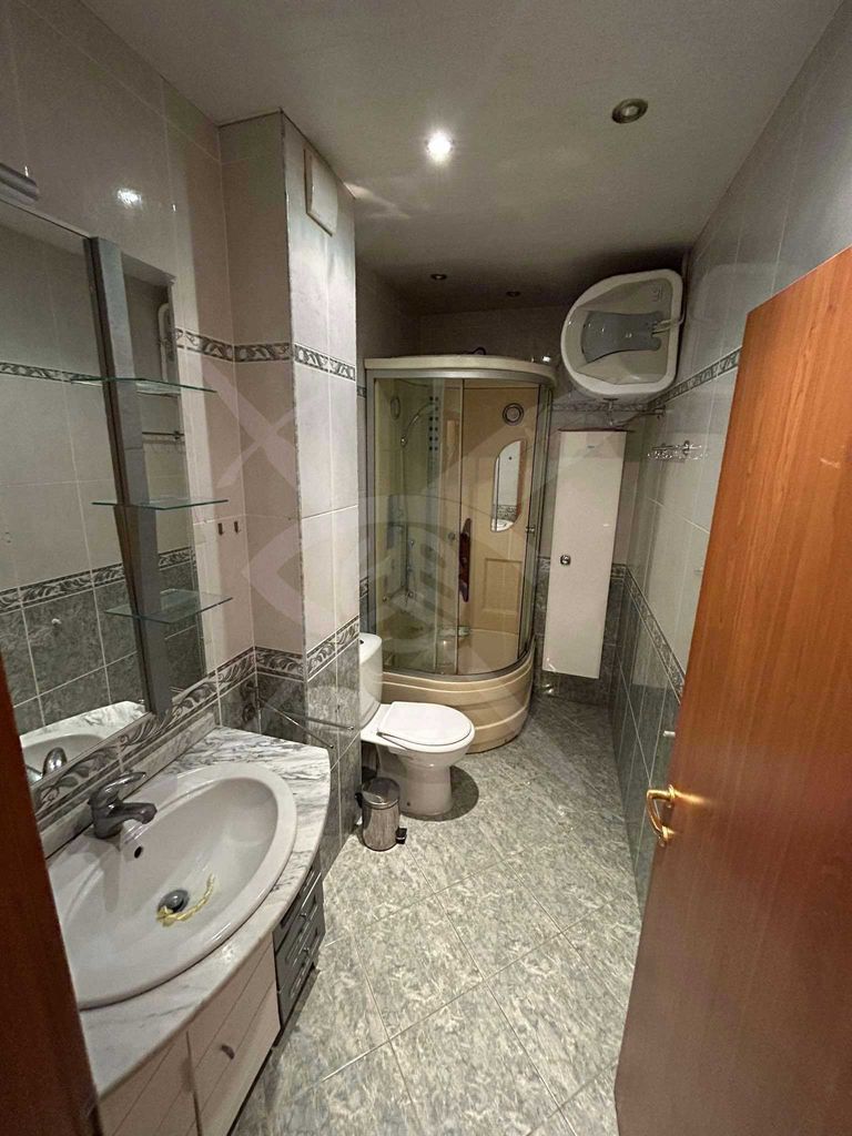 Дава се под наем Етаж от къща в Варна, м-т Траката - 130 кв.м за 575 € - Снимка #4