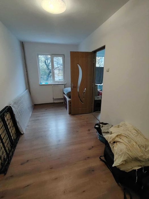 Vînd apartament 2 camere (strada Milcov nr.112)