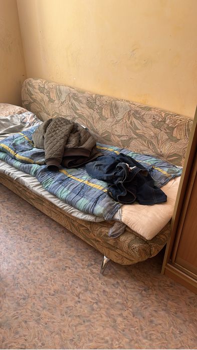 Диван/кровать б/у