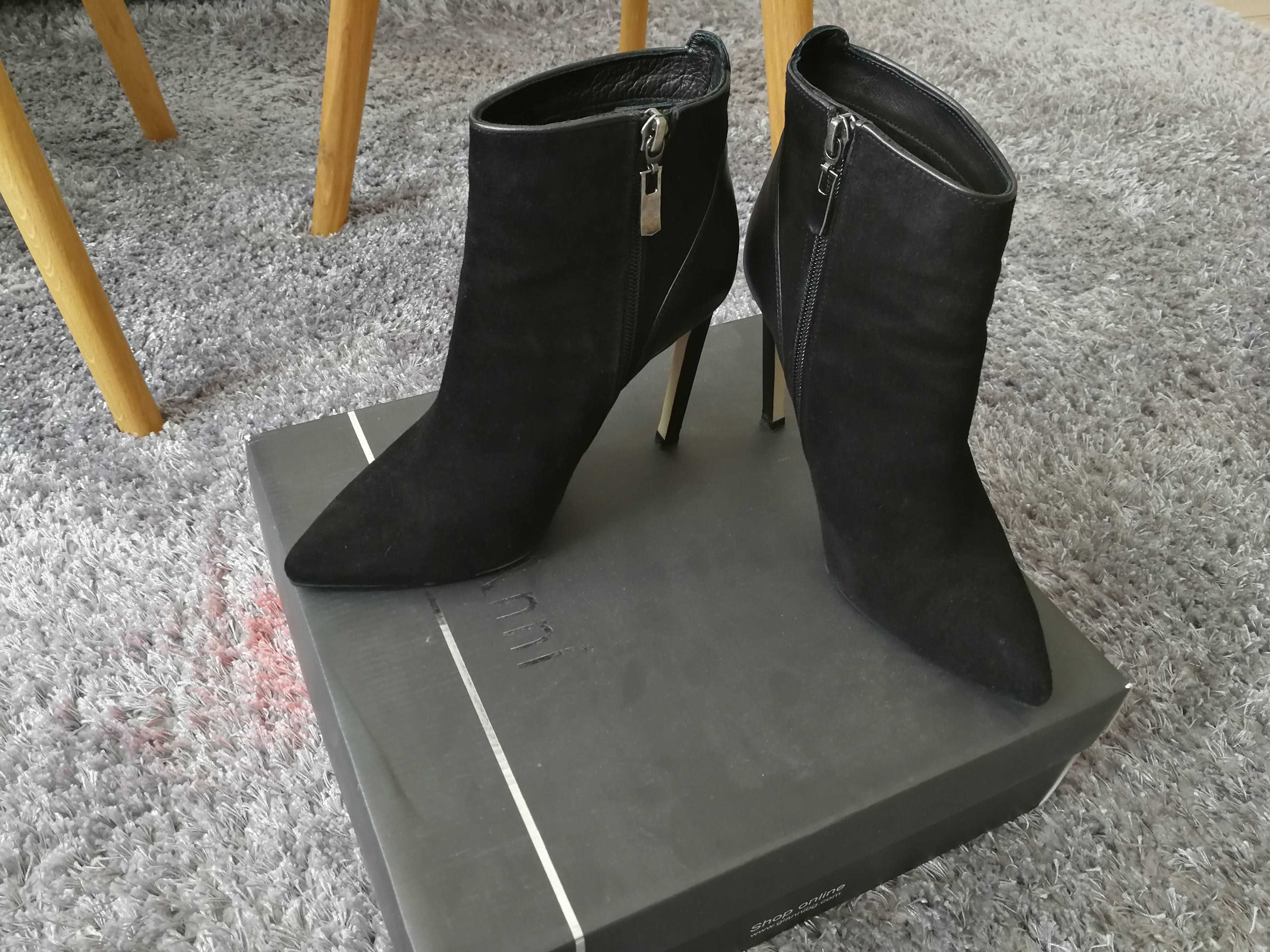 Дамски елегантни велурени боти Gianni, номер 37