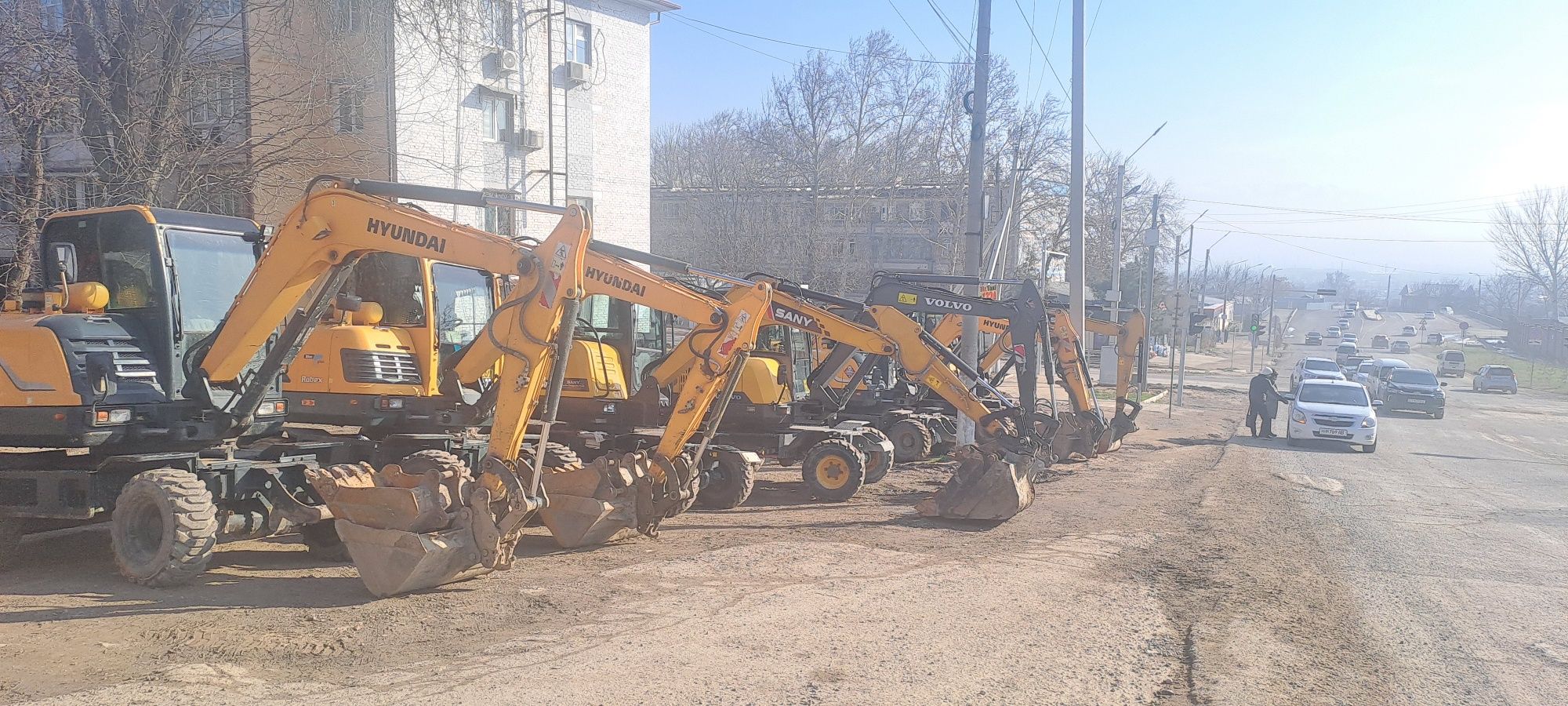 Ekskavator xizmatlari butun Uzbekistan buylab qatlavan planerovka